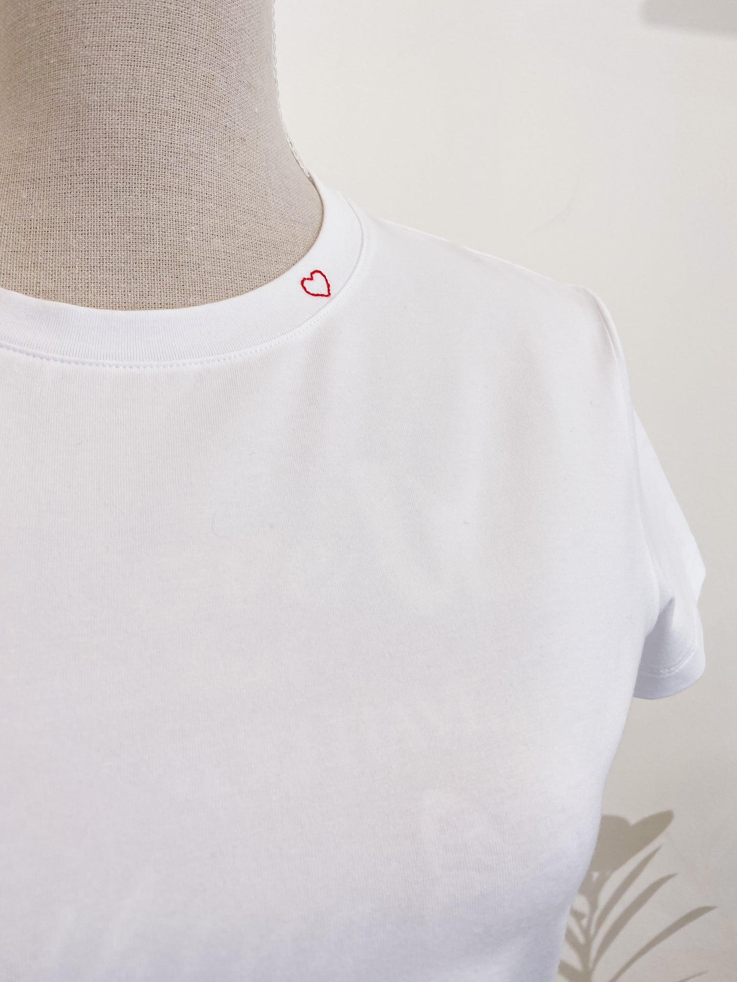 Tshirt Flora - Slim - Ricamo cuore vuoto