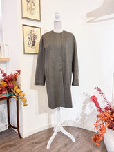 Load image into Gallery viewer, Tailored wool coat - Size 42