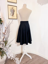 Load image into Gallery viewer, Tailored wool skirt - Size 42