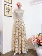 Load image into Gallery viewer, Spring long skirt - Sizes: 44