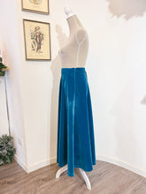 Load image into Gallery viewer, Velvet skirt - Size 46 