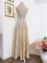 Load image into Gallery viewer, Spring long skirt - Sizes: 44