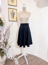 Load image into Gallery viewer, Tailored wool skirt - Size 42