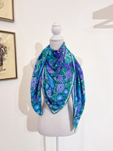 Load image into Gallery viewer, Maxi Scarf - Vintage - 130 • 130 cm